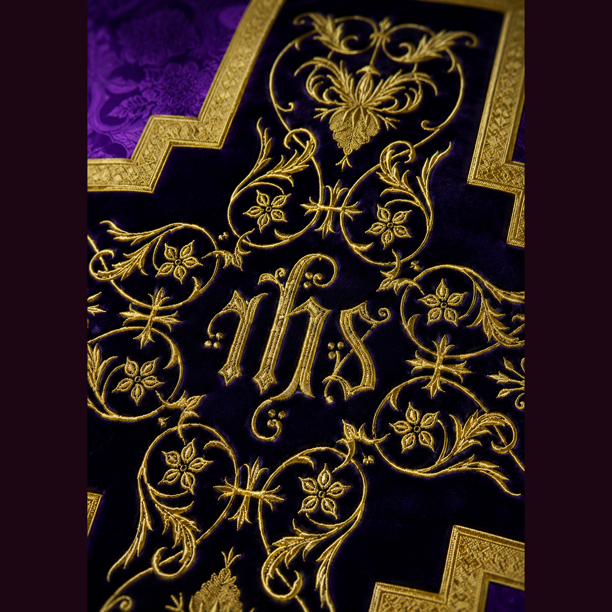 Roman chasuble with cross, Purple