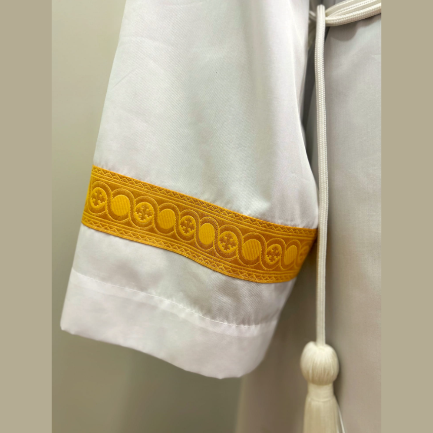 Alb decorated with gold trim ALB01-006