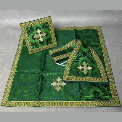 Roman Chasuble ''Crucifixion'' Green