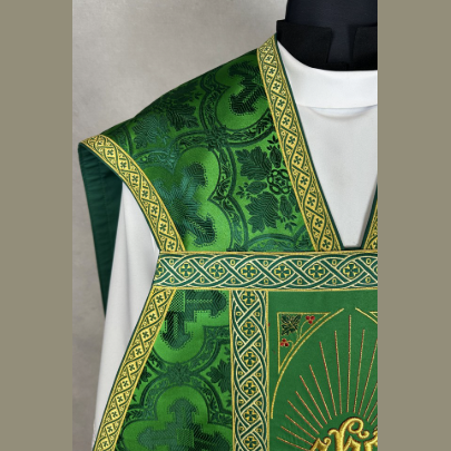 Roman Chasuble ''Crucifixion'' Green