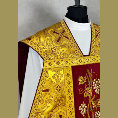 Roman chasuble ''Crucifixion'' Gold