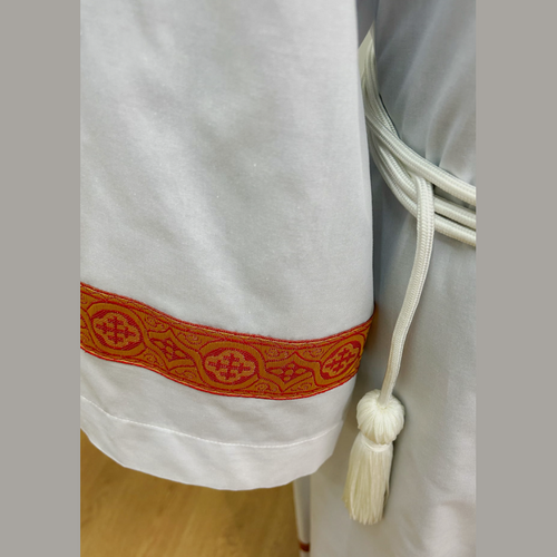 Alb adorned with red ribbon ALB01-004