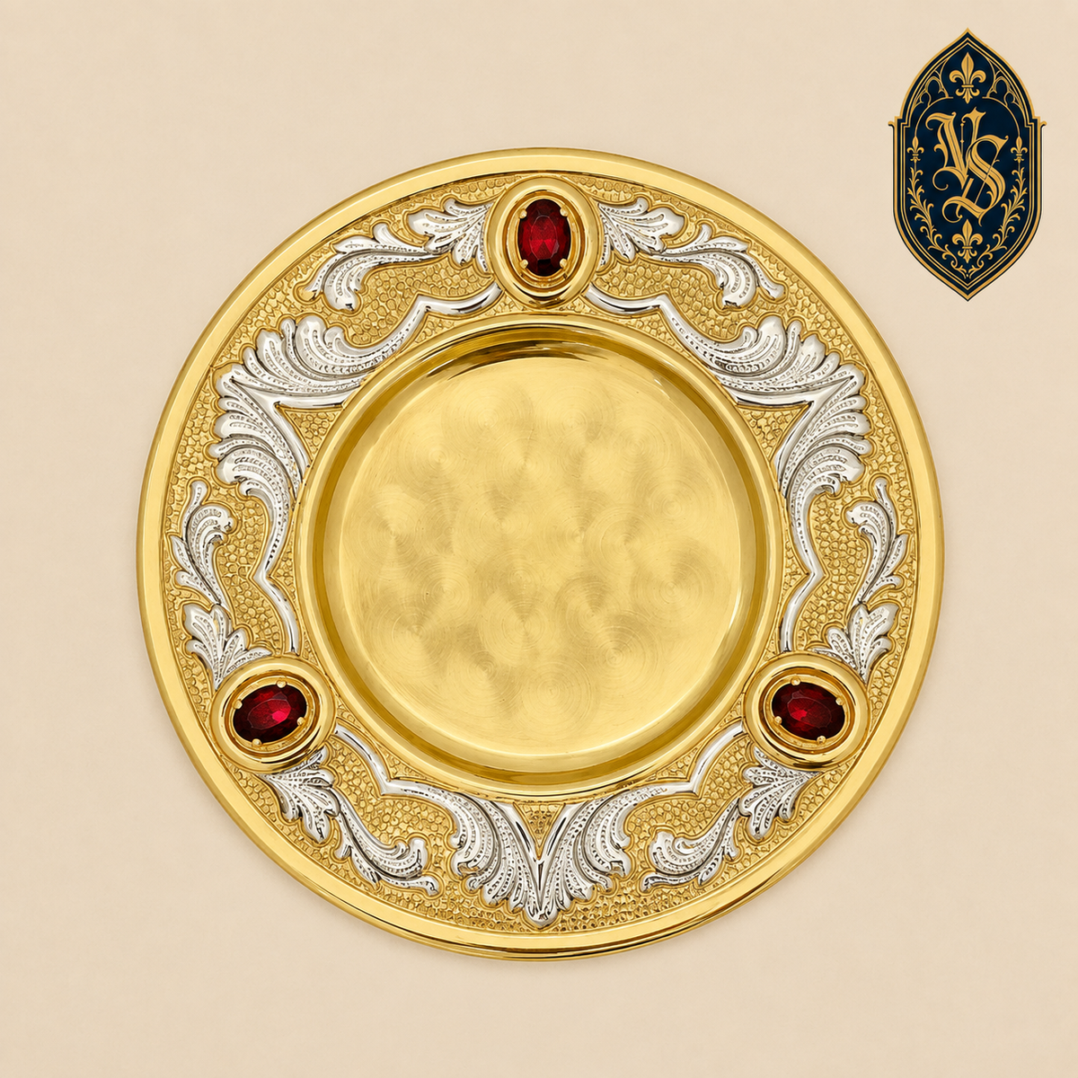 Patena liturgiczna barokowa z czerwonymi kamieniami, złocona – 16 cm – PSCM-017