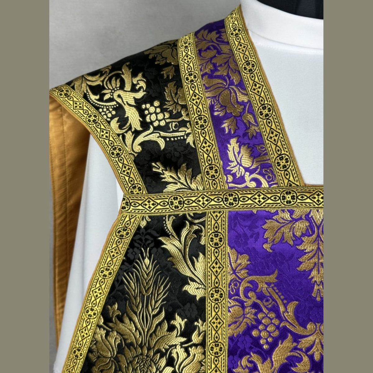 Roman chasuble with Requiem cross Black Purple