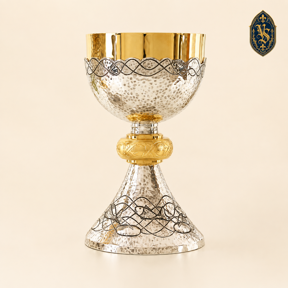 Kielich mszalny bicolor, młotkowany z ręcznie malowanymi ornamentami – KSCM-024